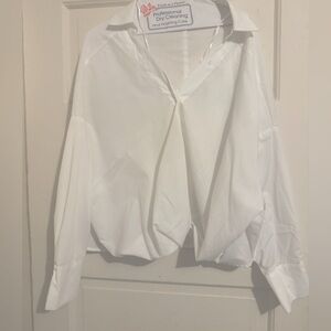 White collar front twist top